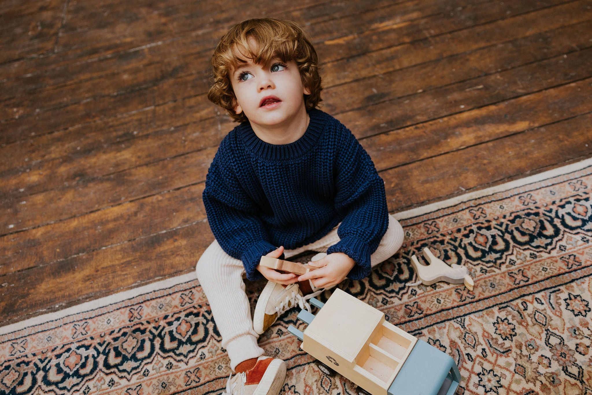 Yuki - chunky knitted sweater - navy