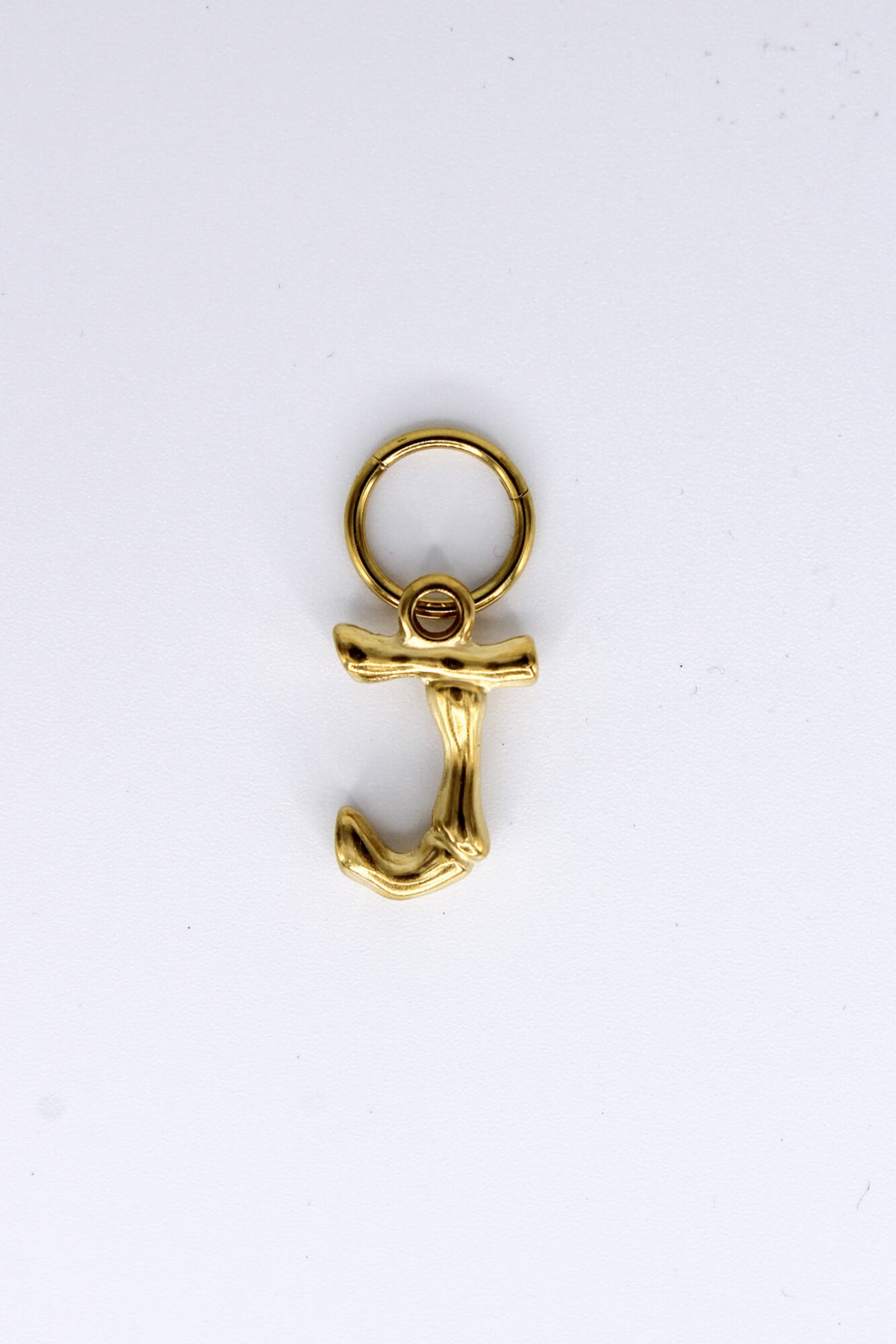 Label Kiki - letter J big charm gold