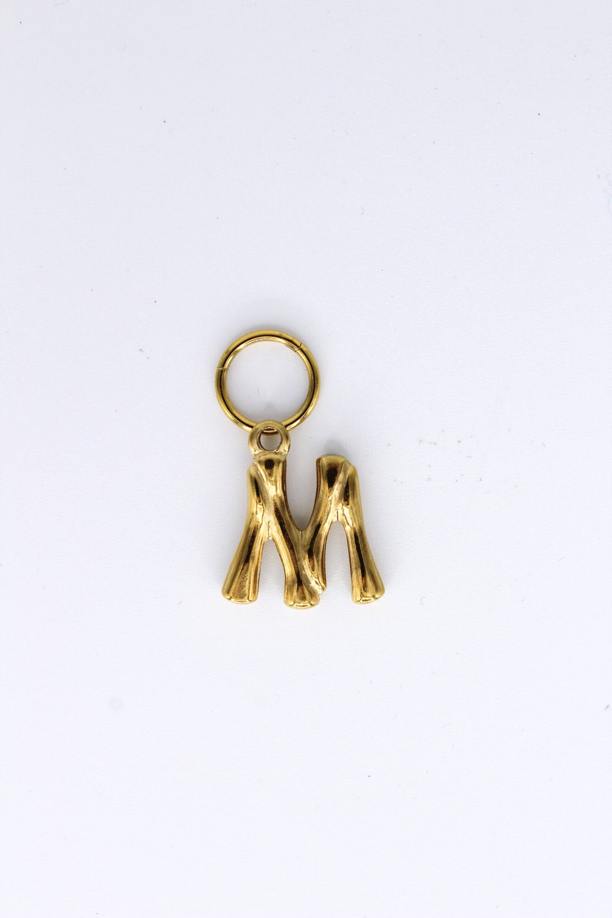 Label Kiki - letter M big charm gold