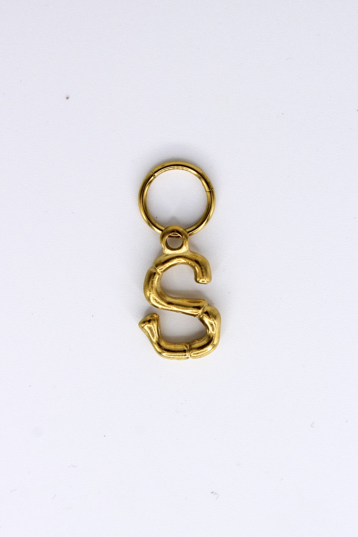 Label Kiki - letter S big charm gold