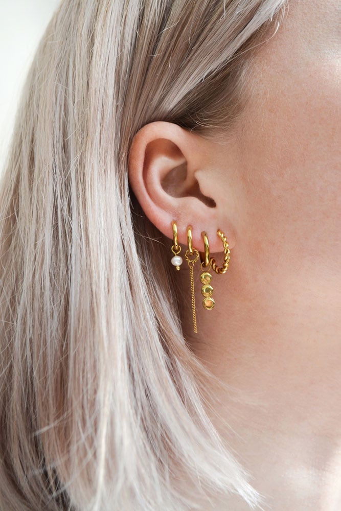 Label Kiki - half twisted hoop gold