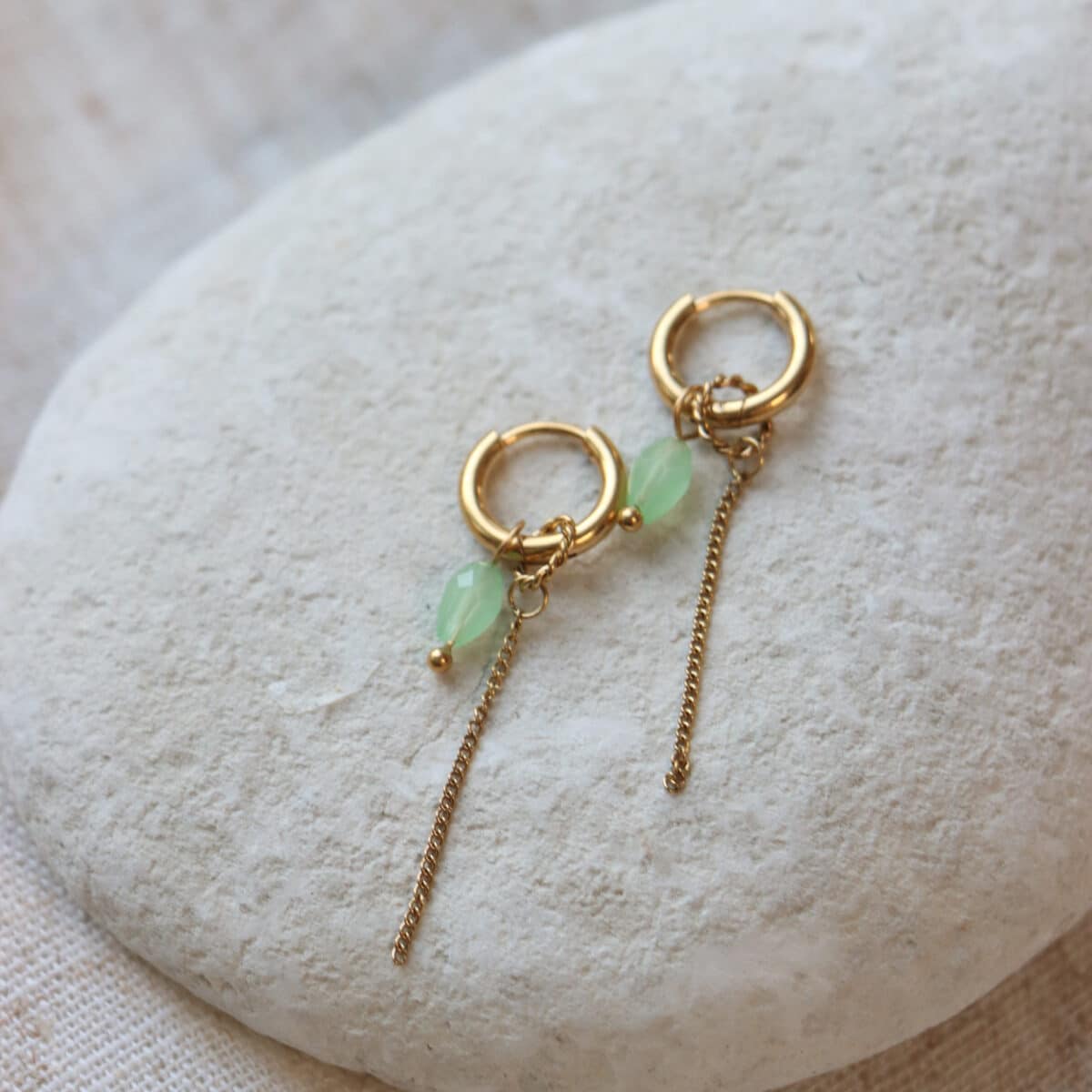 Label Kiki - chain light green drop hoop gold