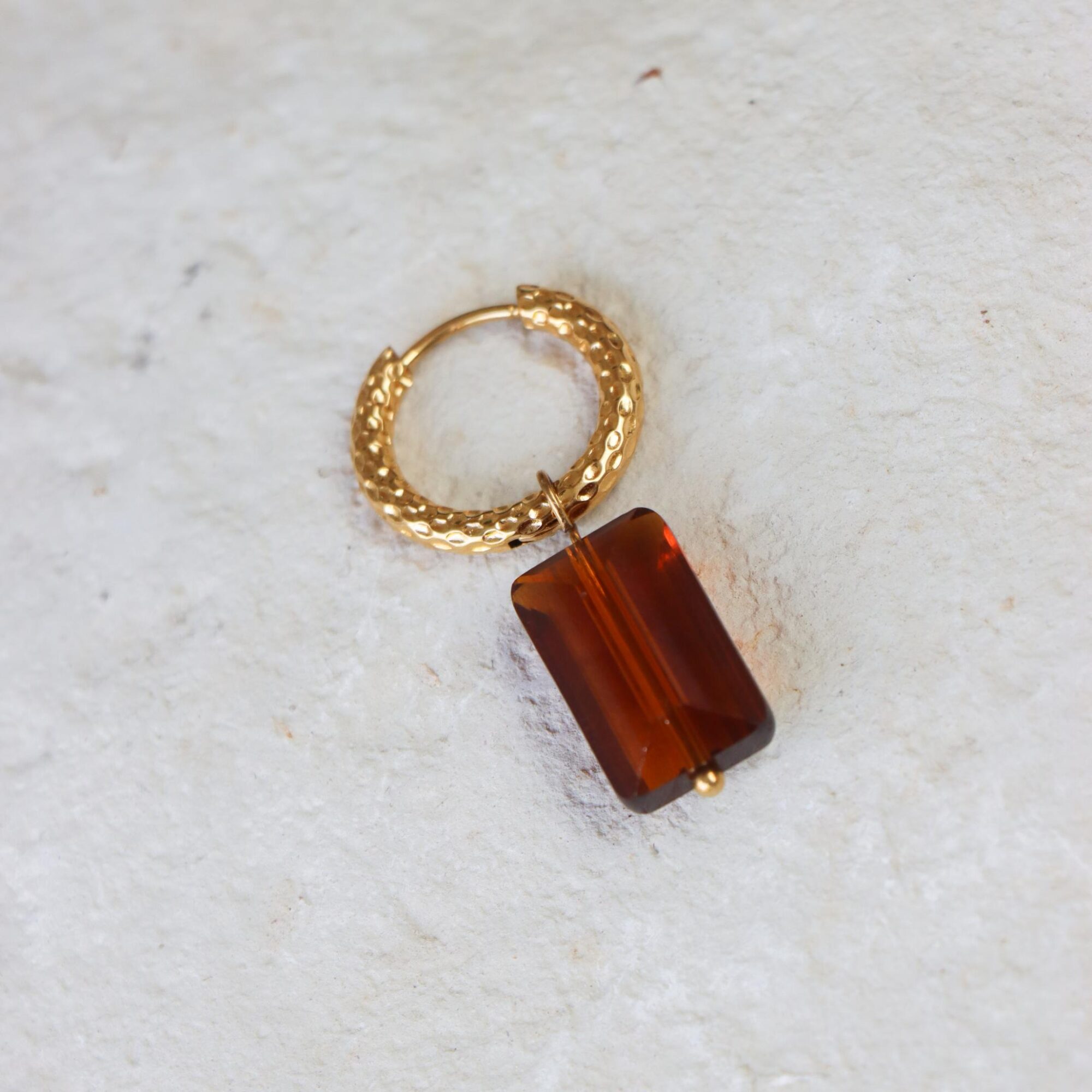 Label Kiki - shiny brown hoop gold