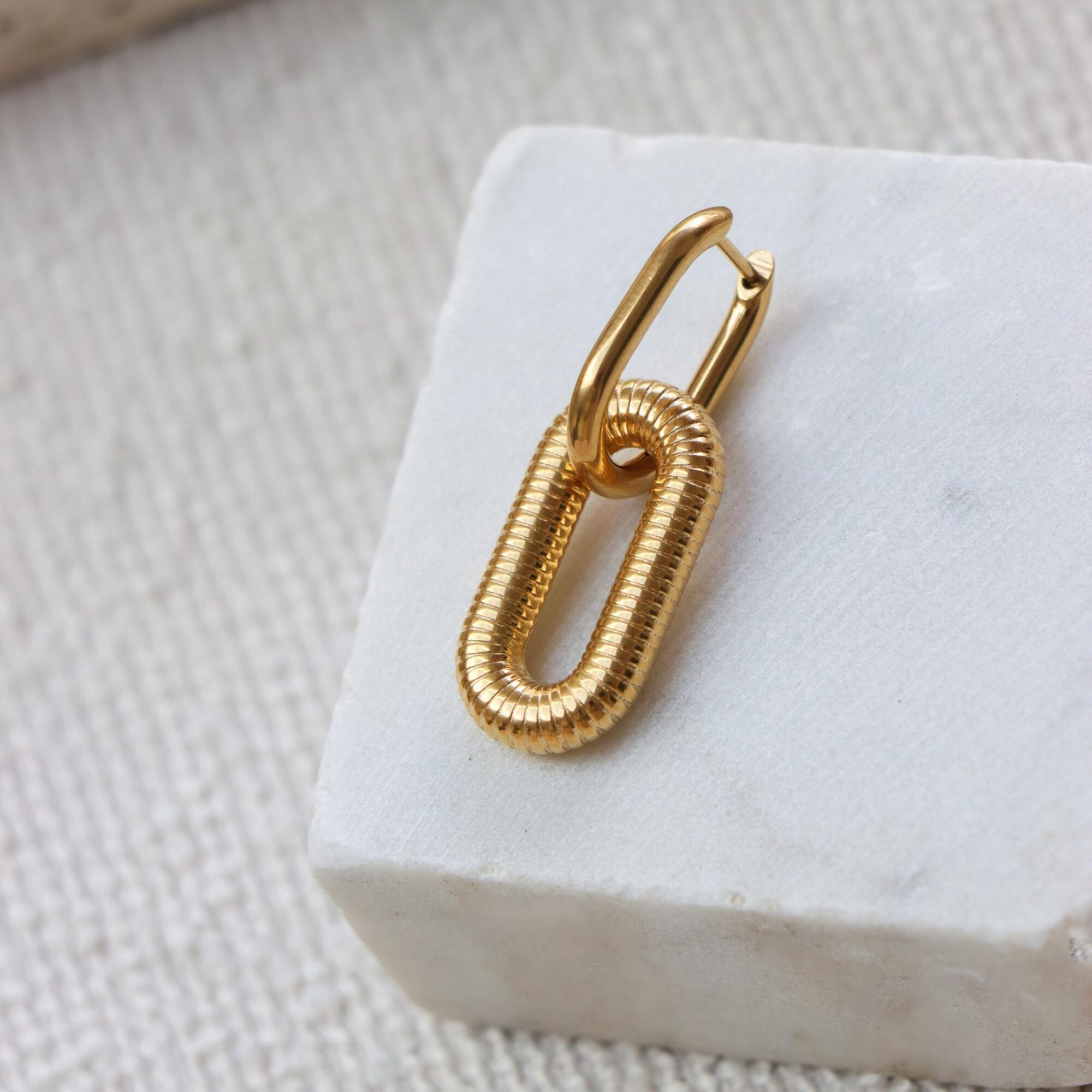 Label Kiki - oval stripe hoop gold