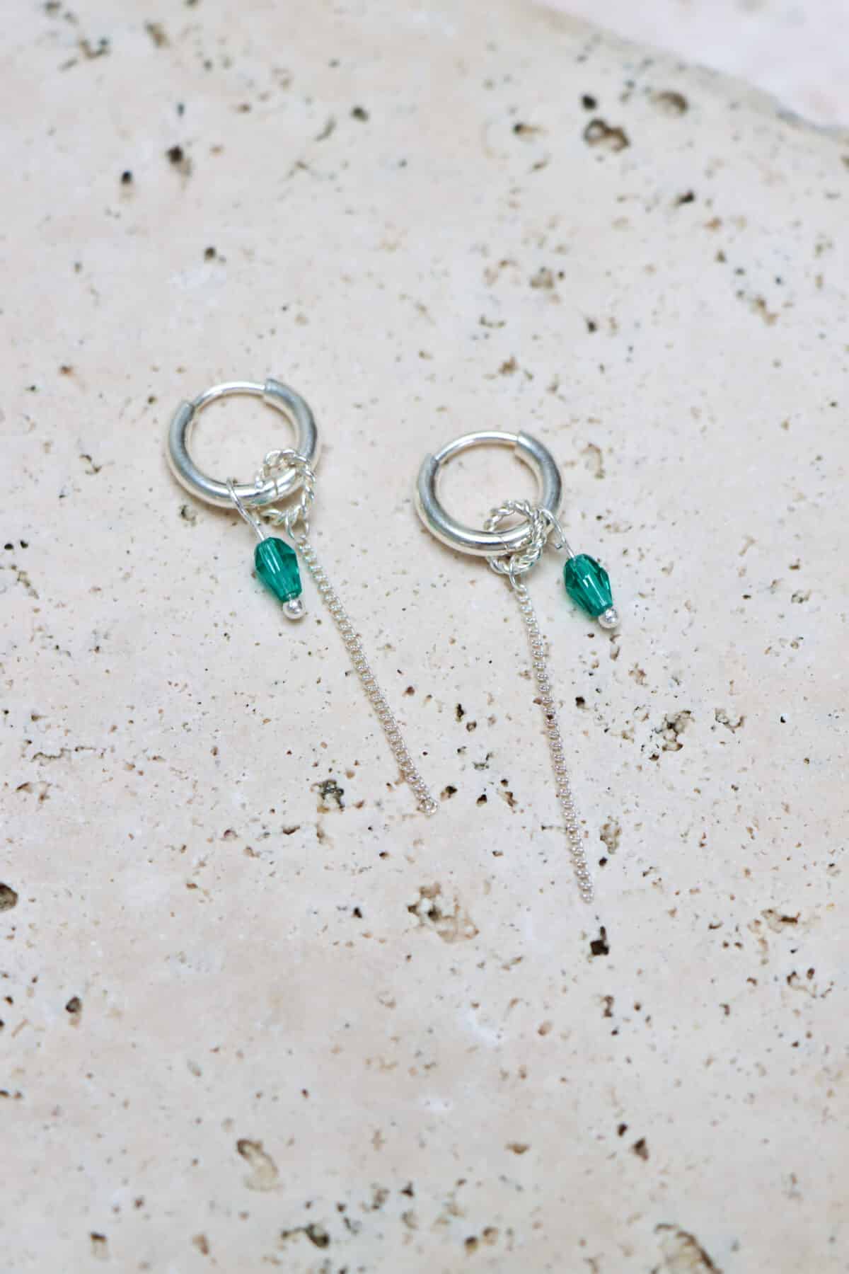 Label Kiki - chain green drop hoop silver