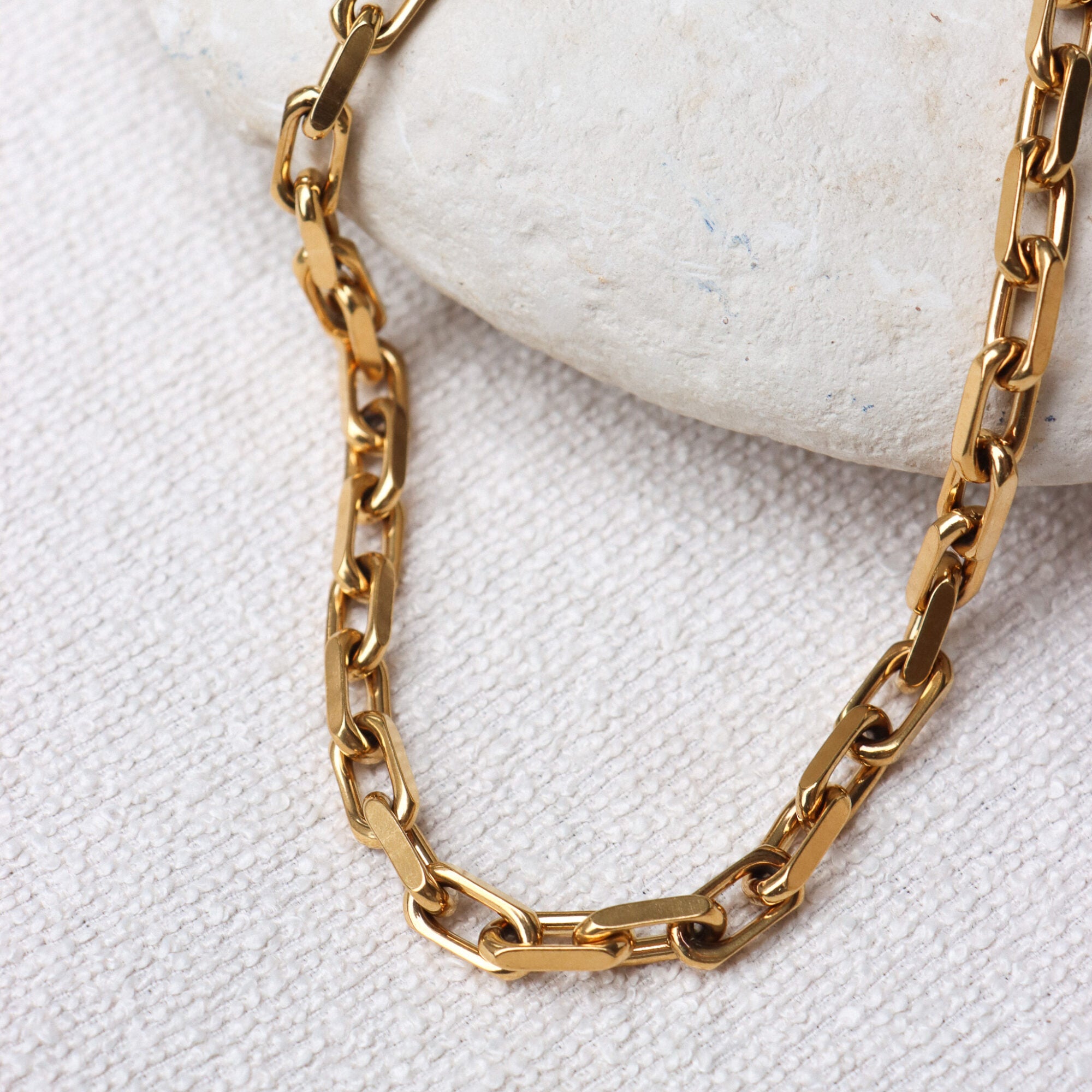 Label Kiki - bold chain necklace gold