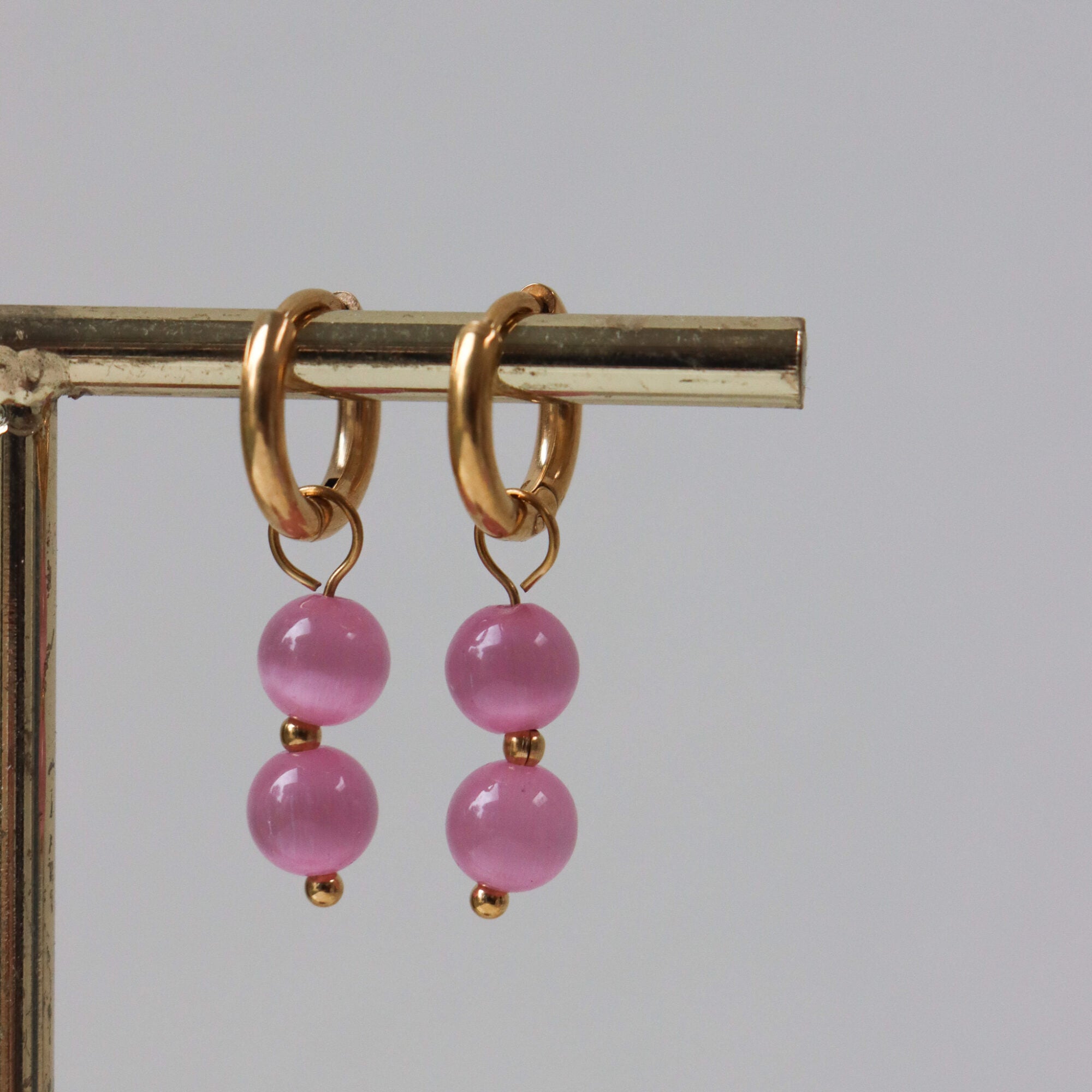 Label Kiki - pink cat eye hoop gold