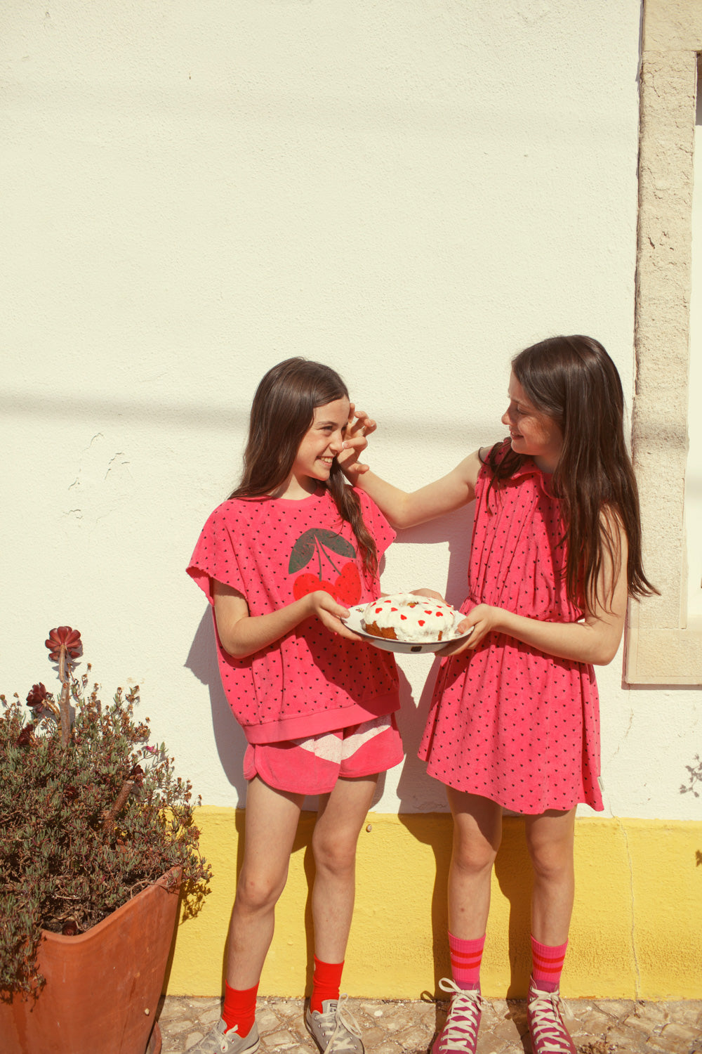 Piupiuchick - sleeveless sweatshirt - pink with cherry print