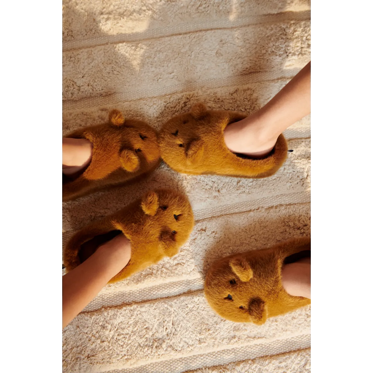Liewood - aviaja bear slippers - golden caramel