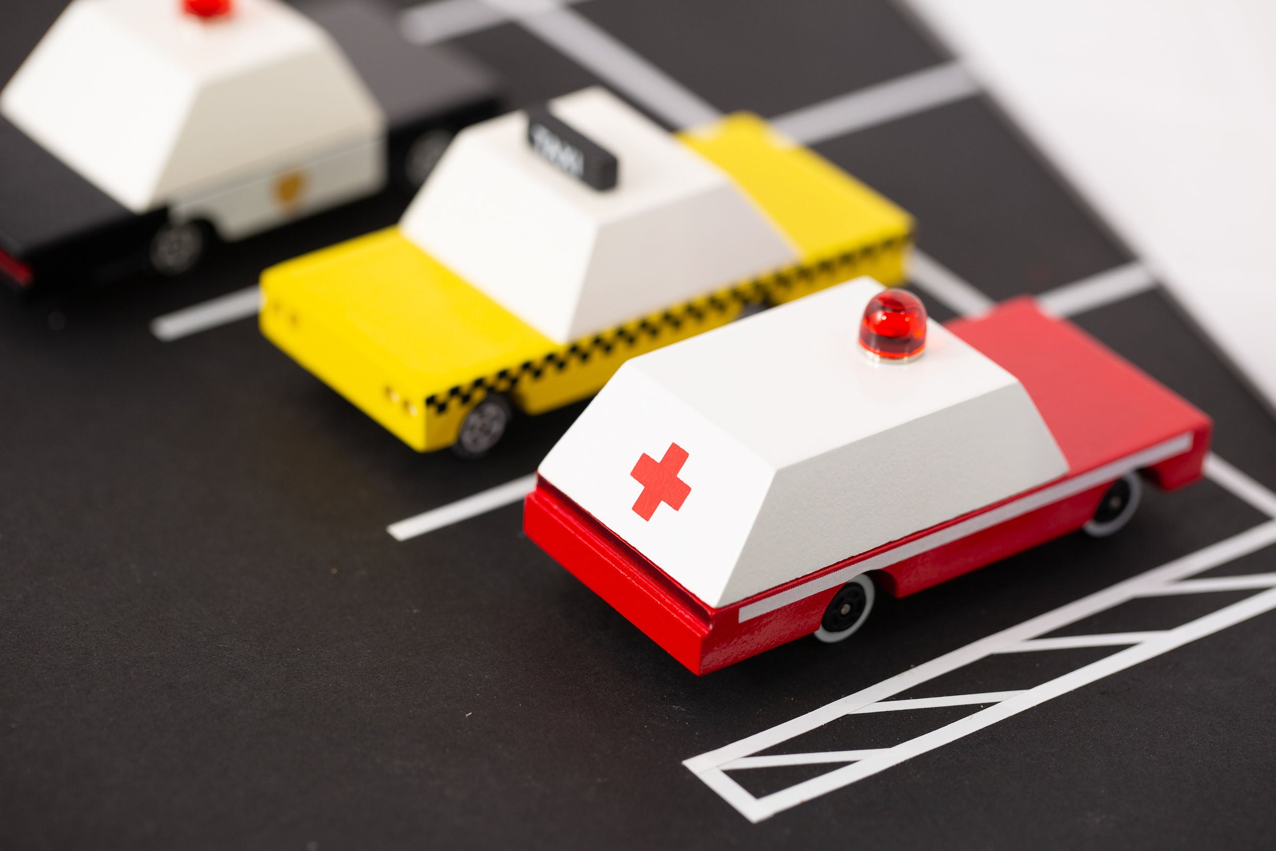Candylab - houten speelgoedauto - yellow taxi