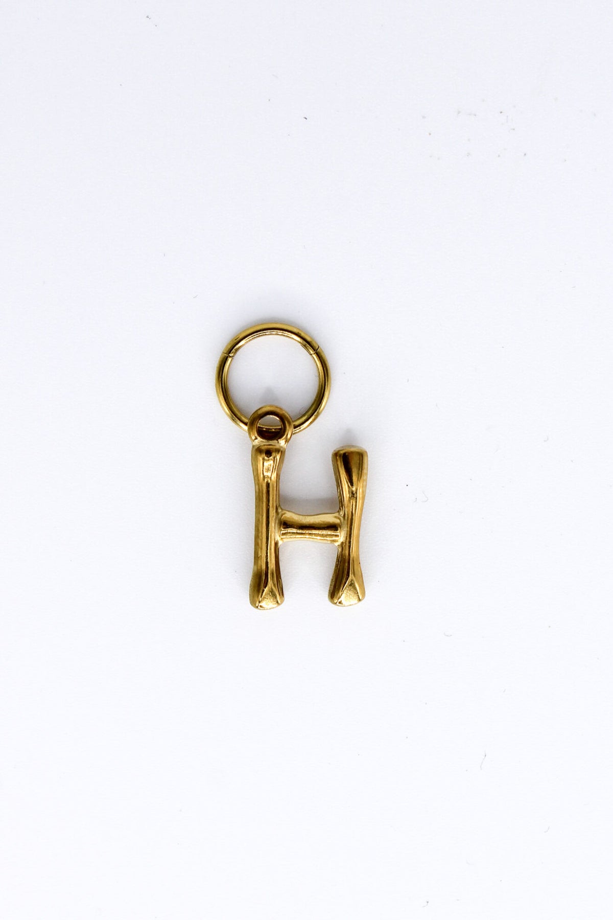 Label Kiki - letter H big charm gold