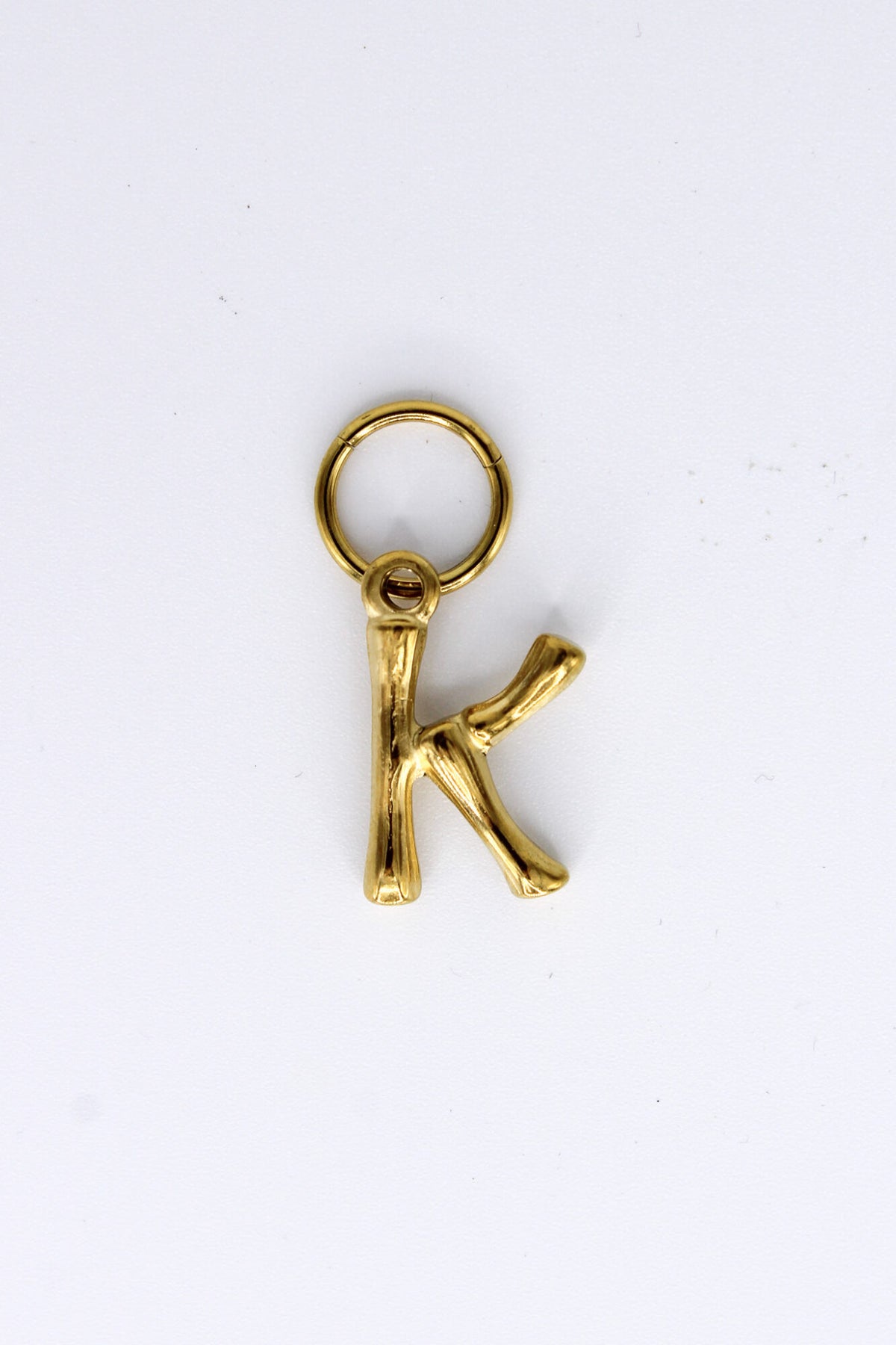 Label Kiki - letter K big charm gold