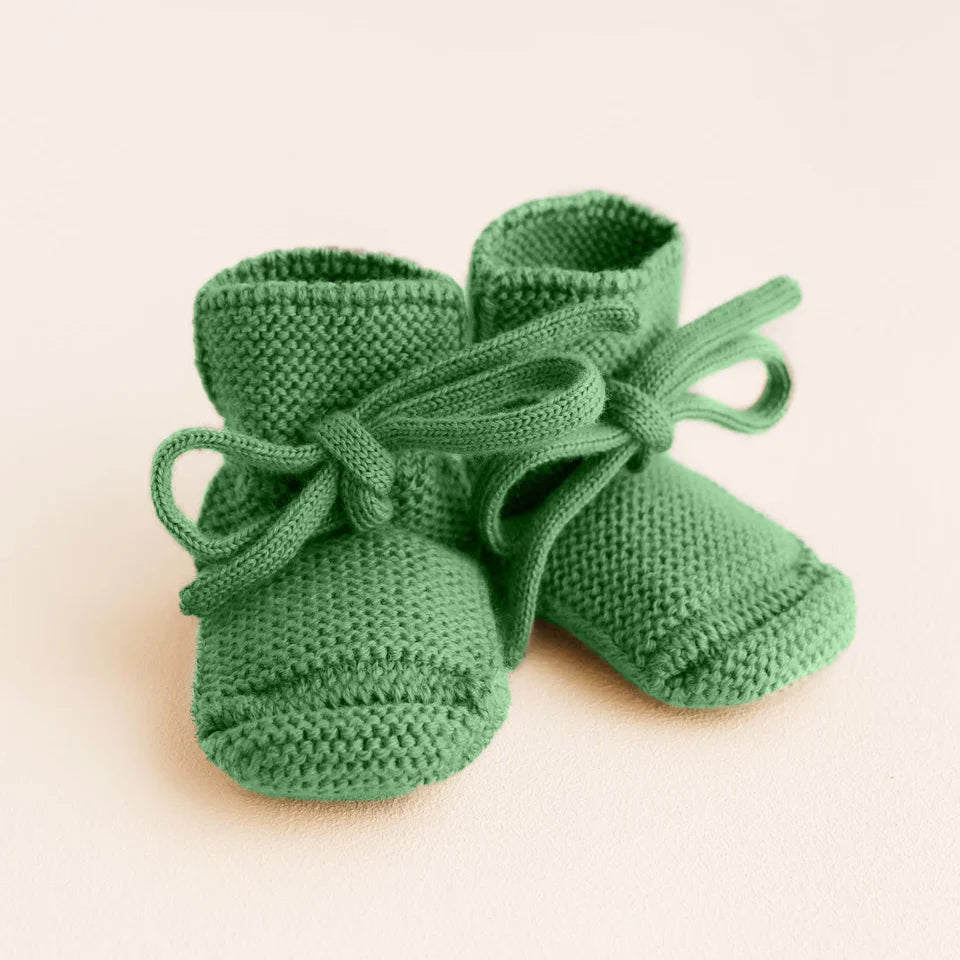Hvid - booties - grass