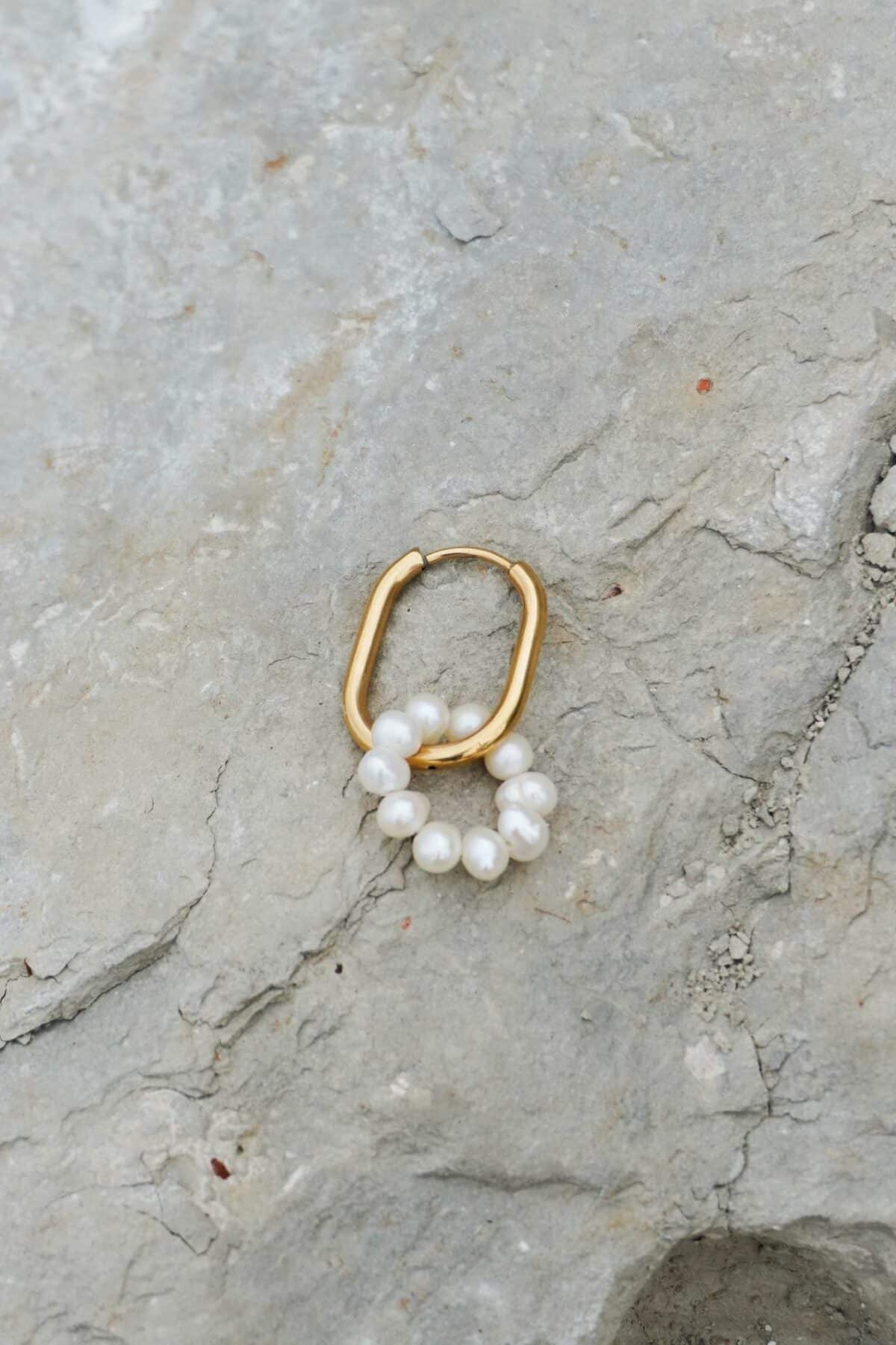 Label Kiki - oval pearl hoop gold