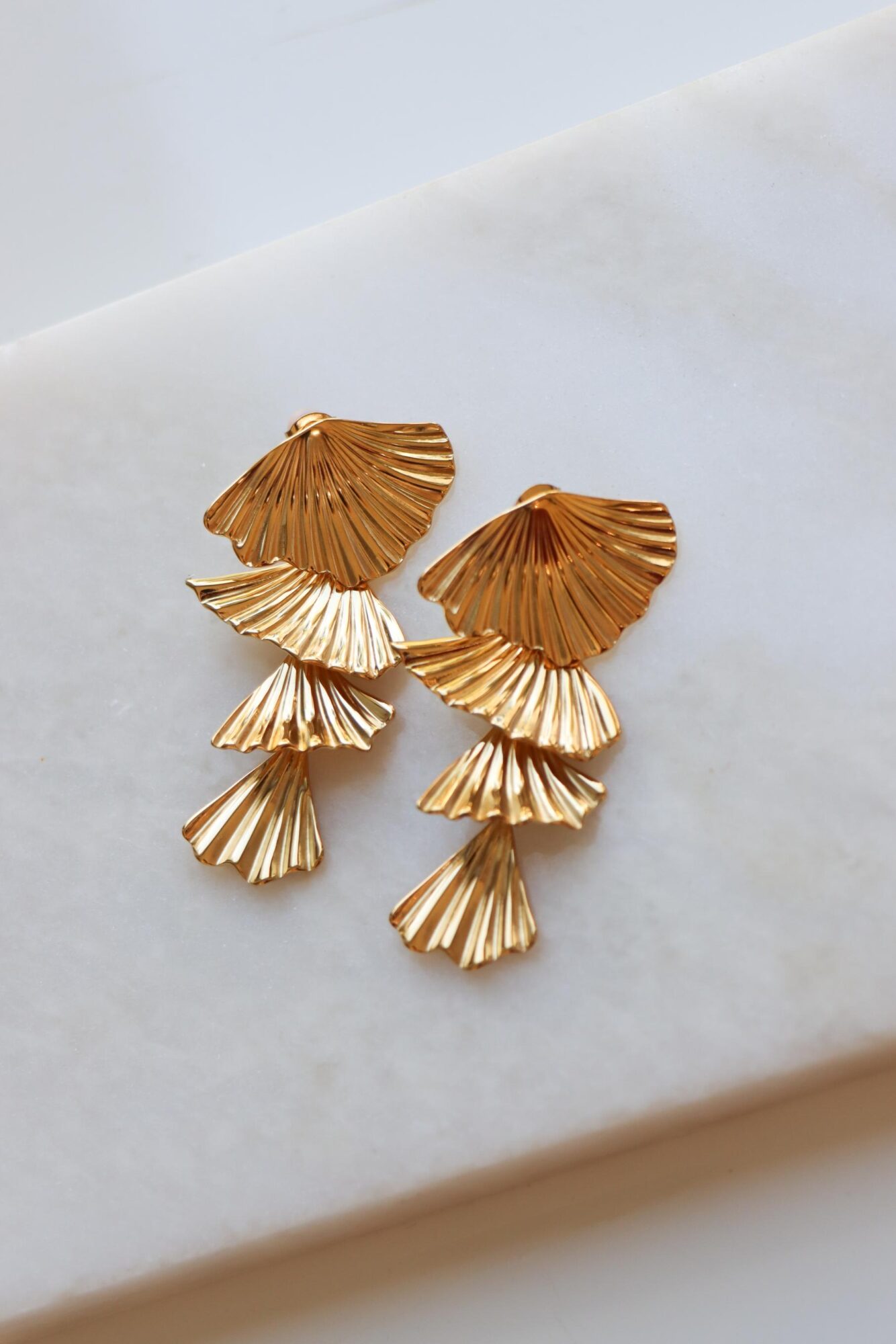 Label Kiki - golden leaf hoop gold