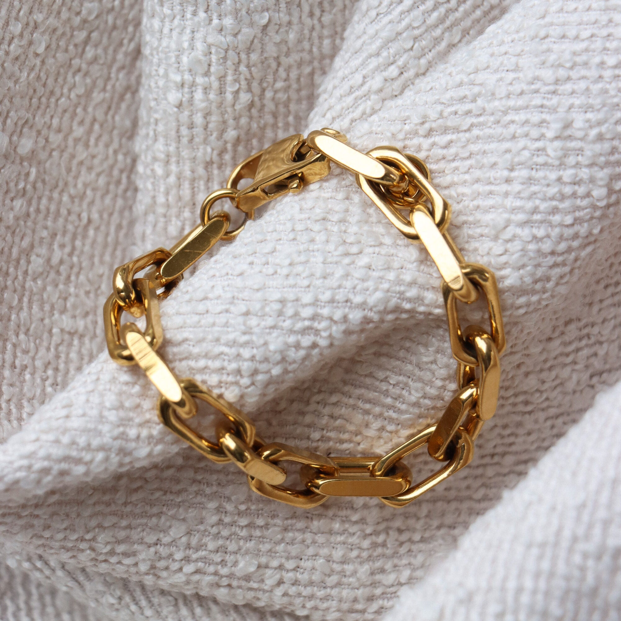 Label Kiki - bold chain bracelet gold