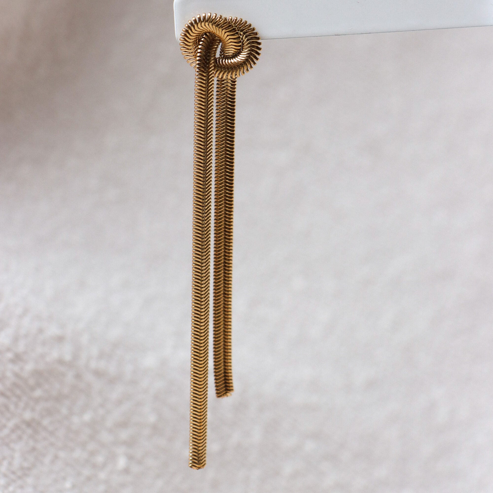 Label Kiki - knot snake hoop gold