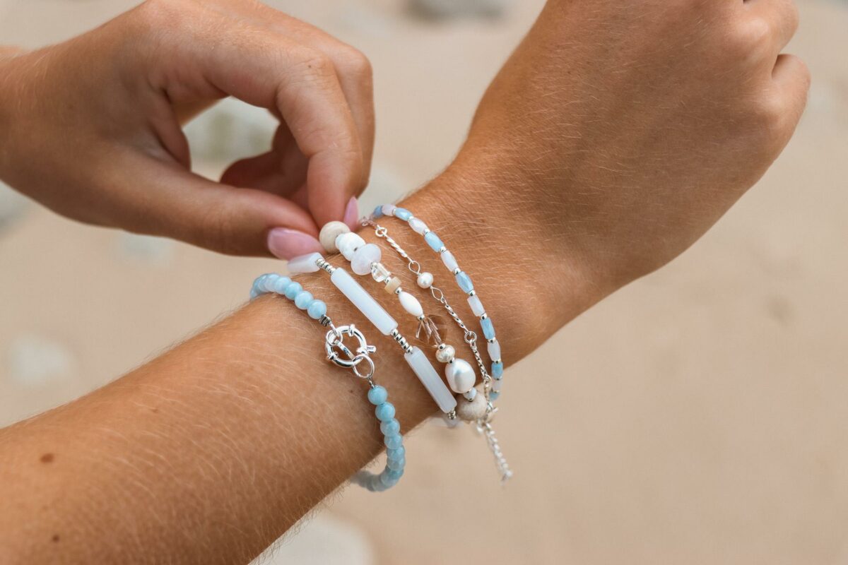 Label Kiki - white beach bracelet silver