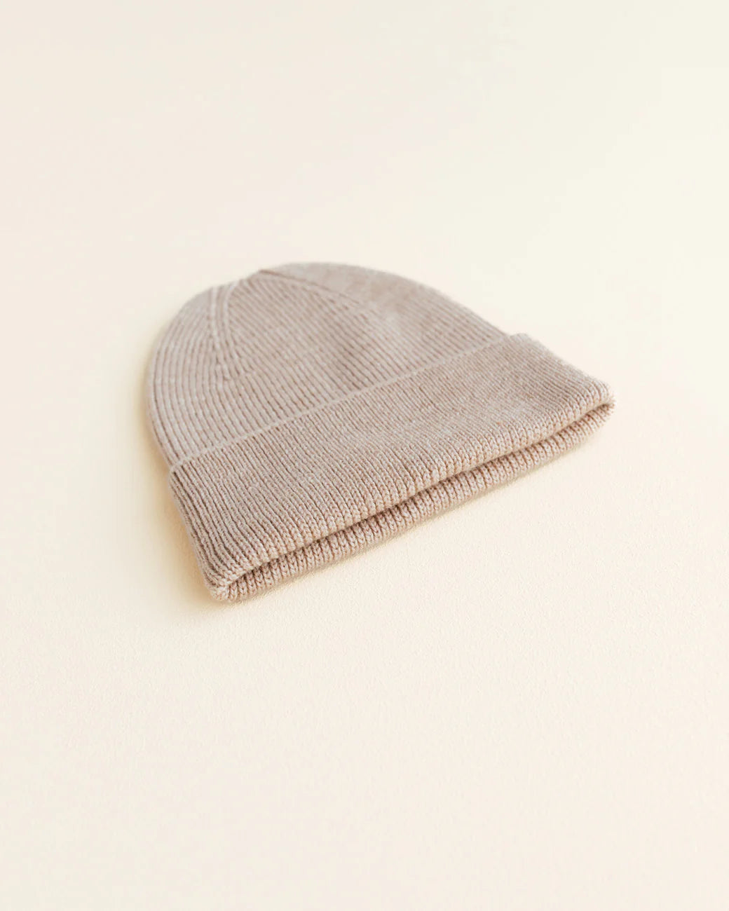 Hvid - beanie fonzie newborn - sand