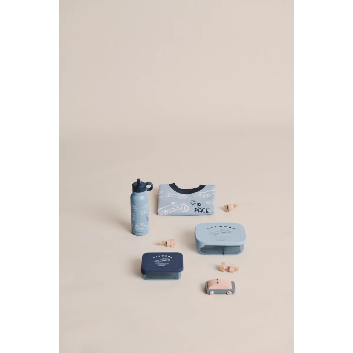 Liewood - arthur tritan lunchbox - race cars / beach blue