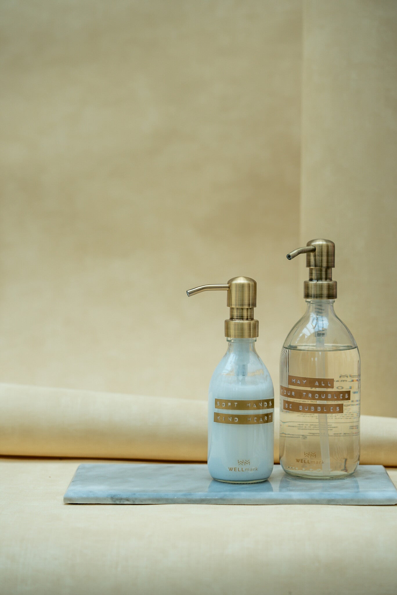 Wellmark - hand soap transparant/brass fresh linen bronze 500ml - may all your troubles