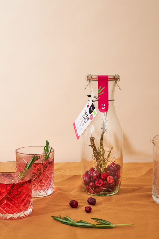 Pineut - watertwist carafe - cranberry cherry rosemary bio