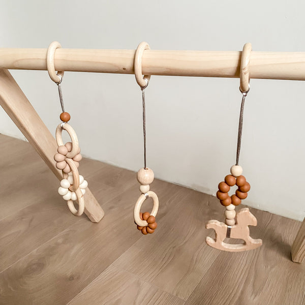 Friemel - babygym hangers - hazelnut (play horse)