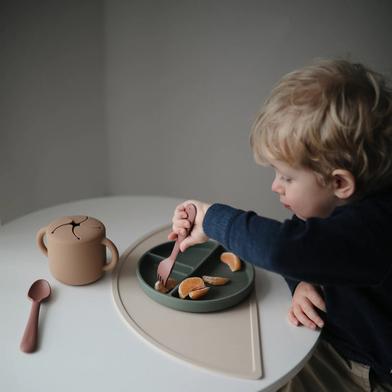 Mushie - silicone bord - dried thyme